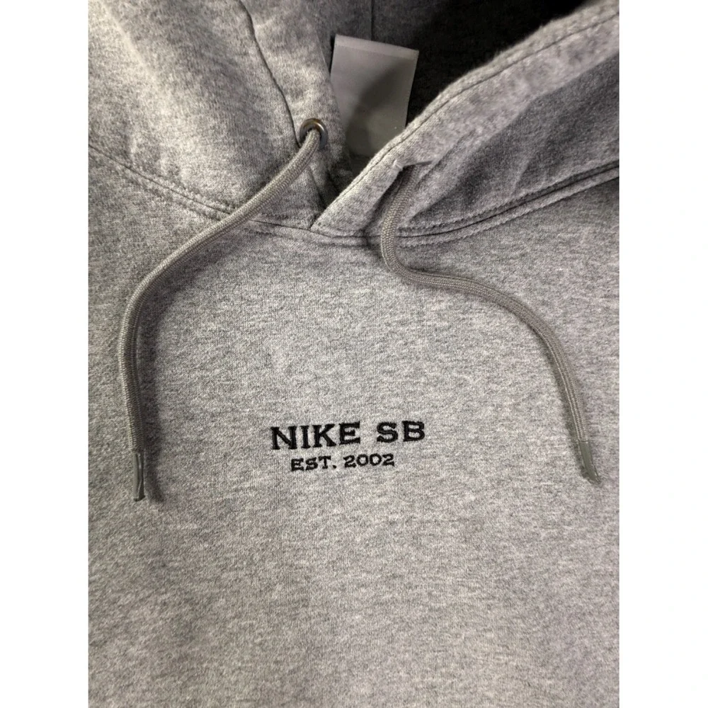 Nike SB Est. 2002 Skateboarding Embroidered Hoodie Mens M Gray Long Sleeve